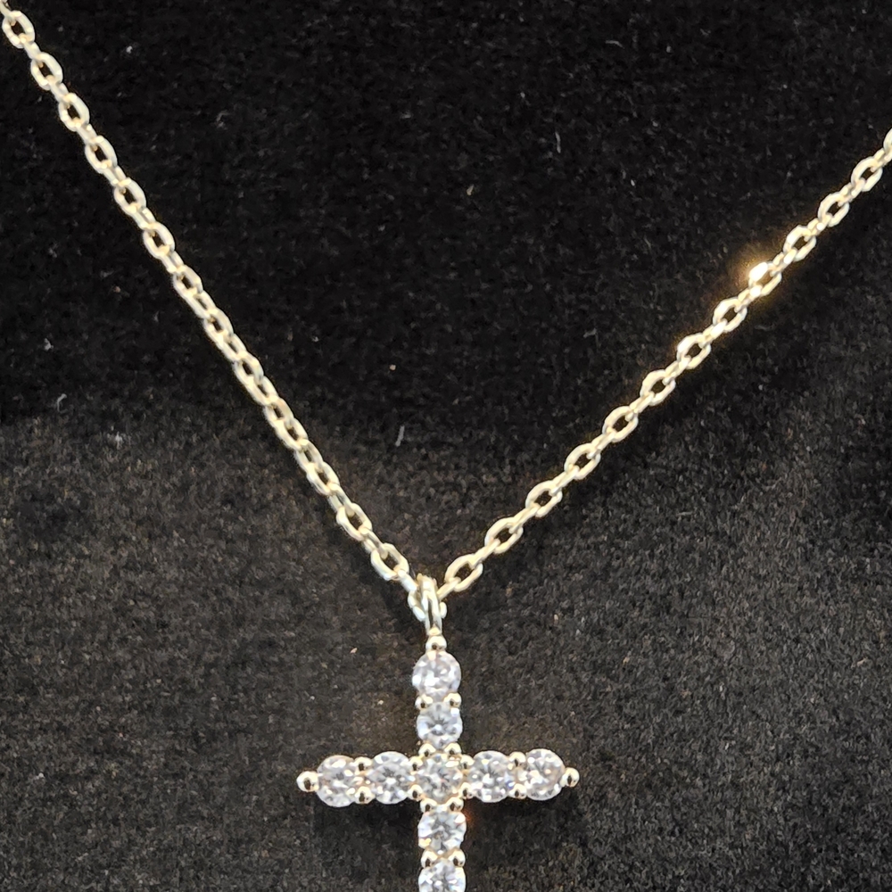 Elegant Gold and Silver Cross Pendant Necklace - Pavoi - Picture 3 of 5